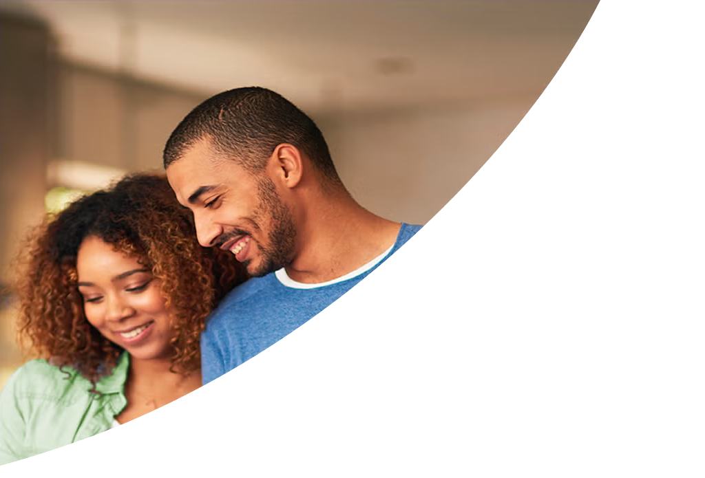 Hombre y mujer juntos y felices