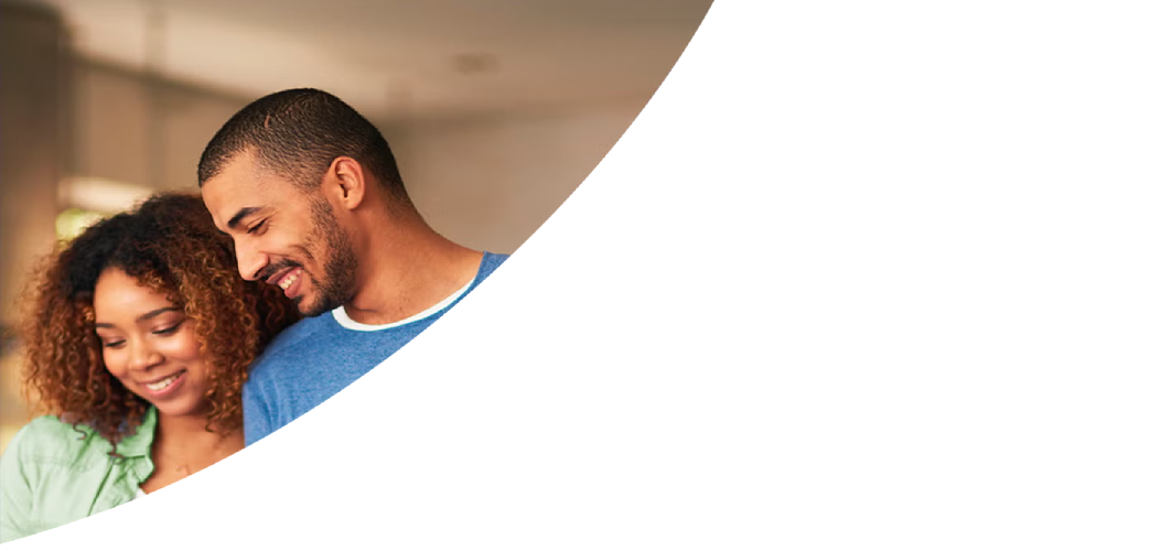 Hombre y mujer juntos y felices