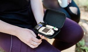 Análisis de glucosa en sangre en el dedo